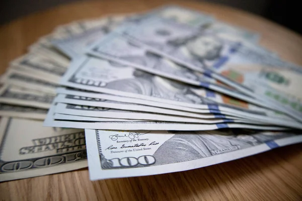 Bond piyasasında çeşitli finansal ve yatırım ürünleri. Örneğin... REITS, ETF, bono, hisse senedi.
