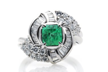 Zümrüt pırlanta yüzük