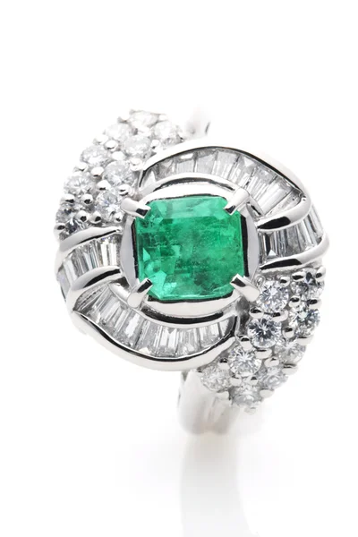 Anello diamante smeraldo — Foto Stock