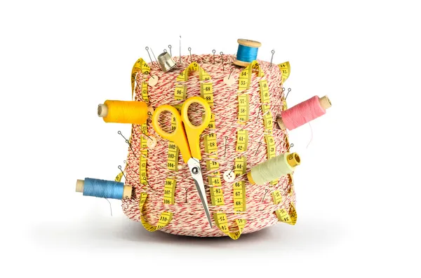 Large spool of thread, scissors, needle and thimble — Stock Photo, Image