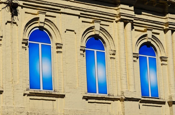 Three windows in the house — Stock Photo, Image