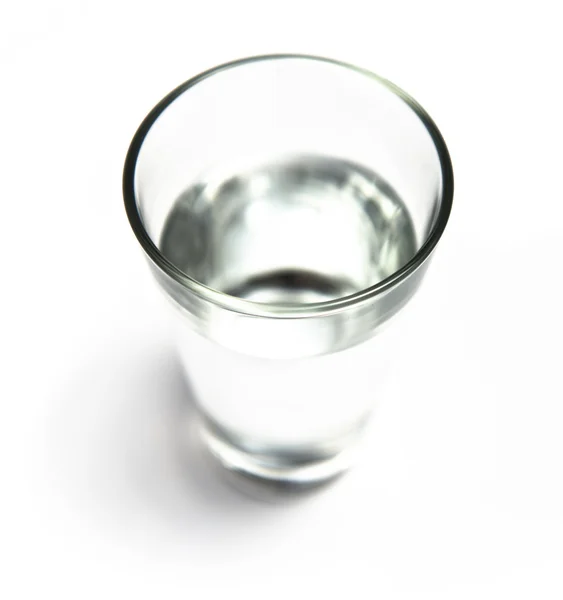 Vidrio de agua aislado sobre fondo blanco — Foto de Stock