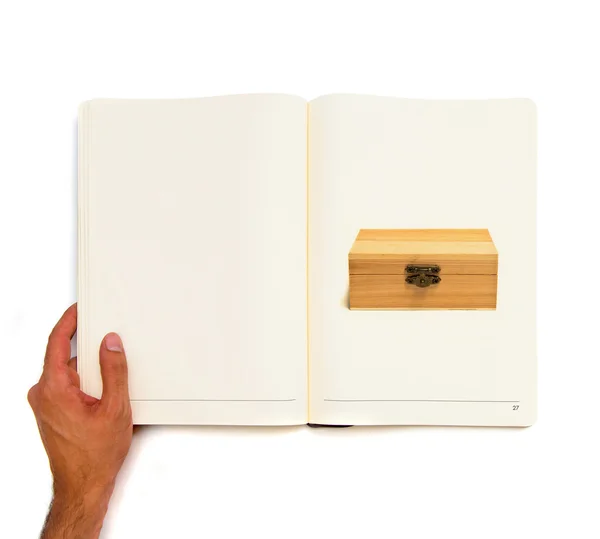 Boîte en bois simple imprimée sur livre blanc . — Photo