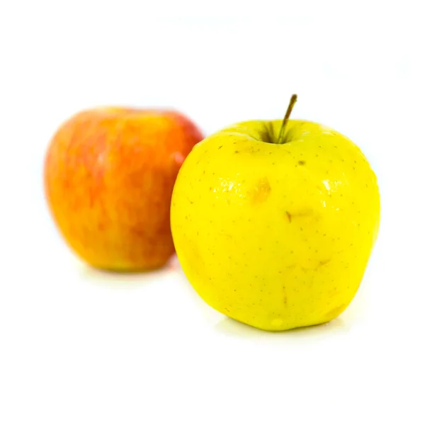 Dwa jabłka na białym tle nad białym — Zdjęcie stockowe