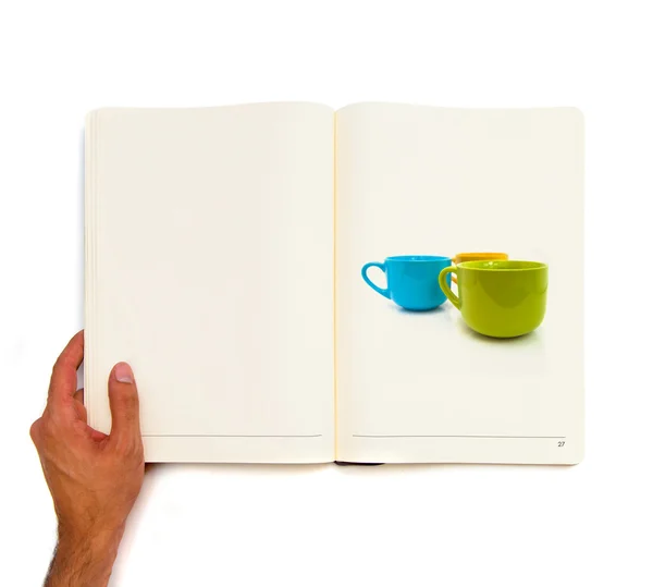 Tasses colorées imprimées sur livre blanc — Photo