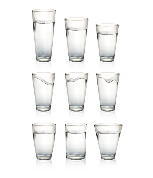 Ensemble de verres à eau réalistes. Conception vectorielle — Image vectorielle