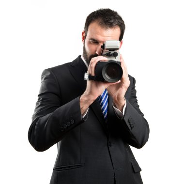 genç işadamı beyaz arka plan üzerinde video kayıt