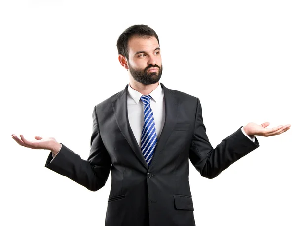 Uomo d'affari fare un gesto di equilibrio su sfondo bianco — Foto Stock