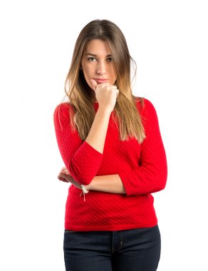 sevimli genç kız izole beyaz zemin üzerinde bir fikir düşünce