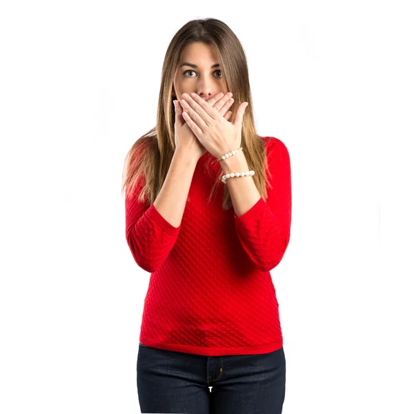 Chica joven haciendo gesto sorpresa sobre fondo blanco aislado — Foto de Stock