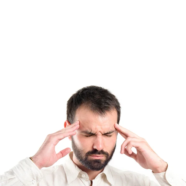 Jonge man met hoofdpijn op witte achtergrond — Stockfoto