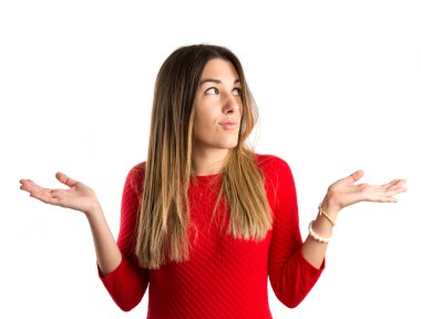 şüpheleri izole beyaz arka plan üzerinde sevimli genç kız