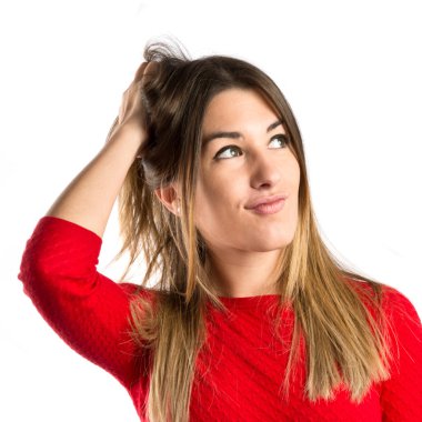 izole beyaz arka plan üzerinde düşünme genç kız