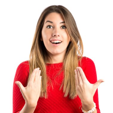 genç kız beyaz arka plan üzerinde şaşırttı