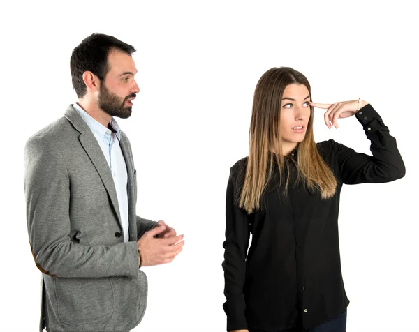 Geschäftsfrau macht eine verrückte Geste vor weißem Hintergrund — Stockfoto