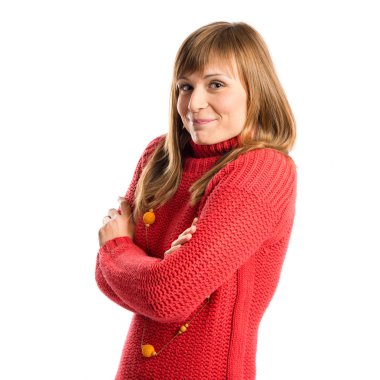 Kolları beyaz arka planda çapraz duran genç kadınlar.