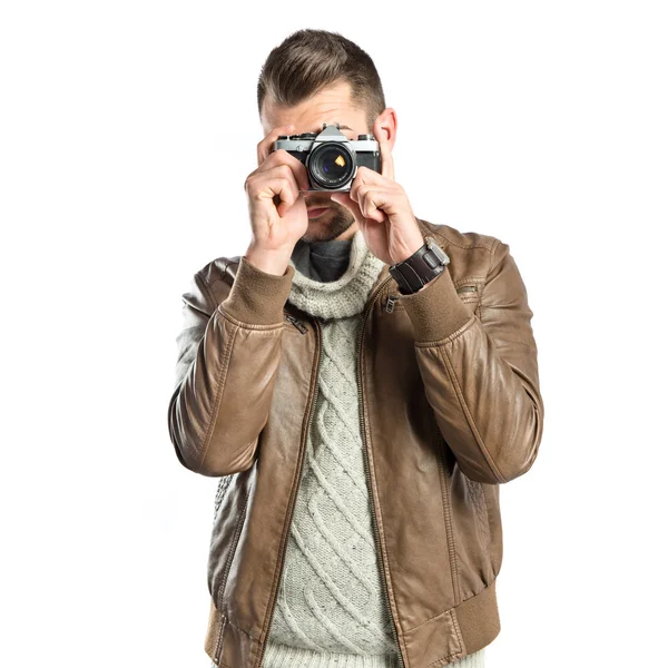 Homem fotografar uma menina sobre fundo branco — Fotografia de Stock