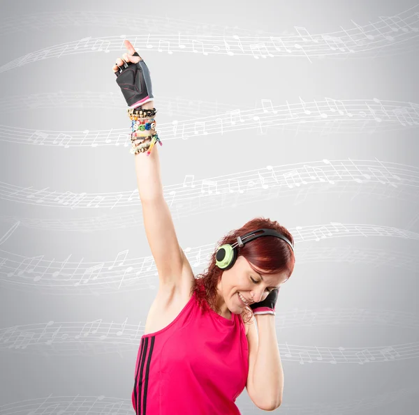 Young sport girl dancing over grey background — Stock Photo, Image