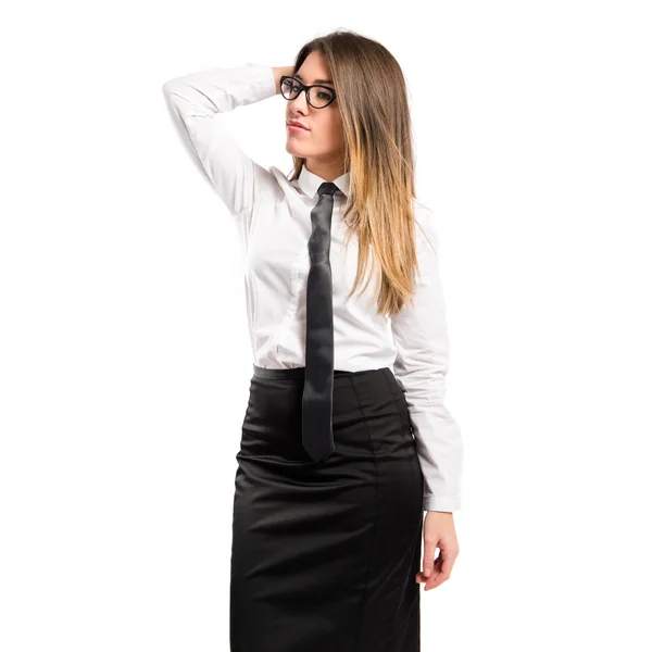 Söt affärskvinna tänkande en idé över isolerade vit bakgrund — Stockfoto