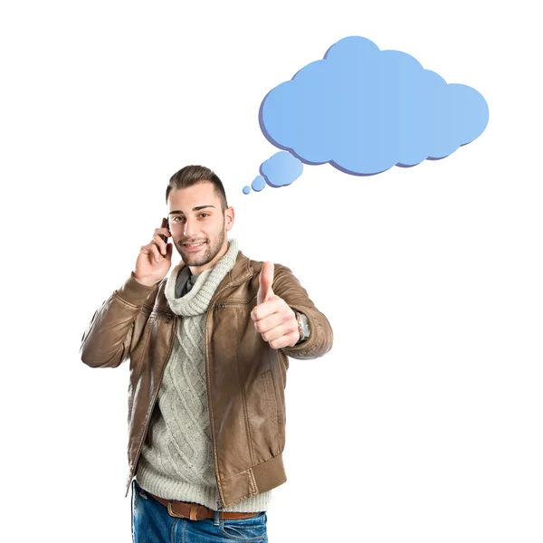 Männer sprechen mit Handy vor weißem Hintergrund. — Stockfoto