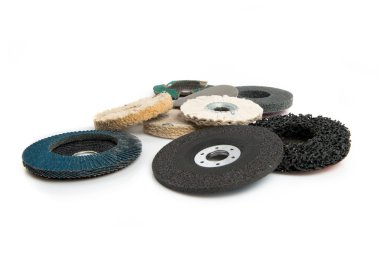 donanım sürücülerine izole beyaz zemin üzerine Hırdavat Sanayi 