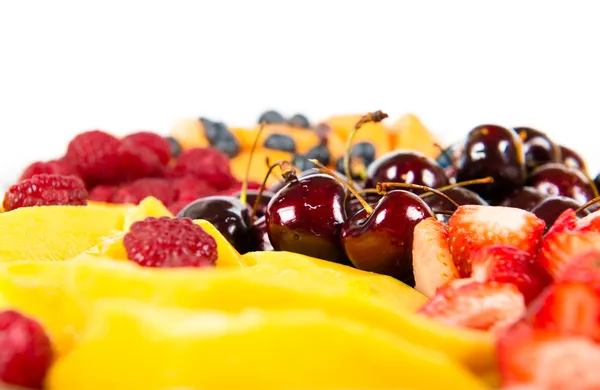 Diversi frutti colorati su sfondo bianco — Foto Stock
