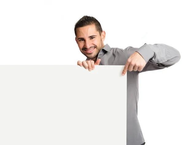 Bonito homem segurando um vazio papelão sobre branco fundo — Fotografia de Stock