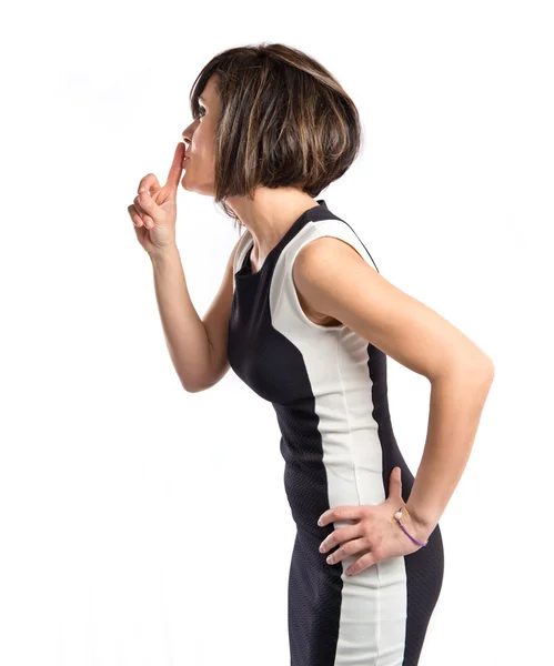 Jolie femme faisant un geste de silence sur fond blanc isolé — Photo