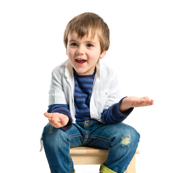 Niños con dudas sobre fondo blanco —  Fotos de Stock