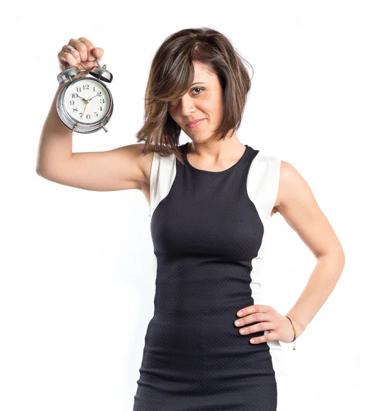 Mulher bonita segurando um relógio antigo sobre fundo branco — Fotografia de Stock
