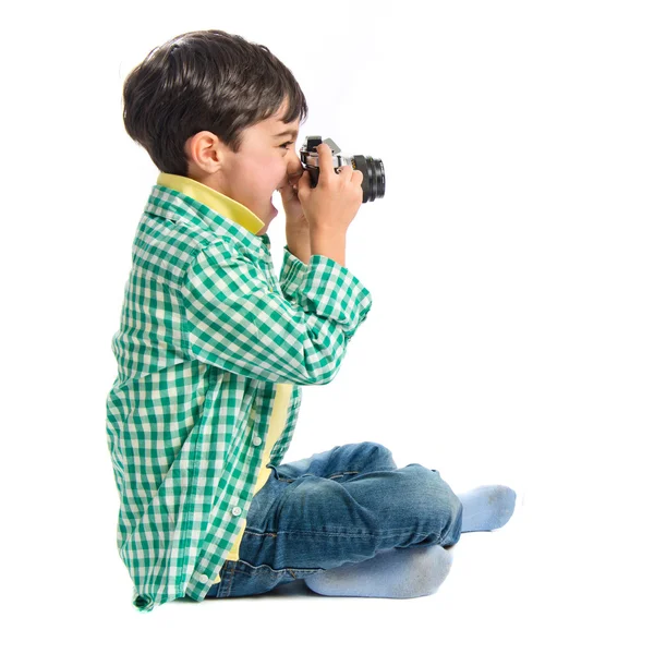 Ragazzo fotografare qualcosa su sfondo bianco — Foto Stock