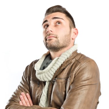 kollu yakışıklı adamı izole arka plan üzerinde çarpı işareti. 