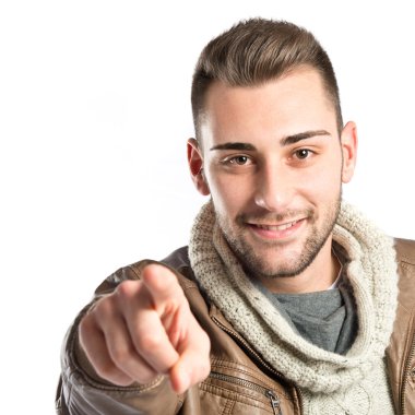 genç adam izole beyaz zemin işaret 