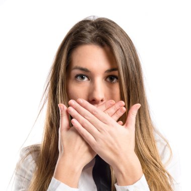 genç iş kadını beyaz arka plan üzerinde sürpriz jest yapıyor 