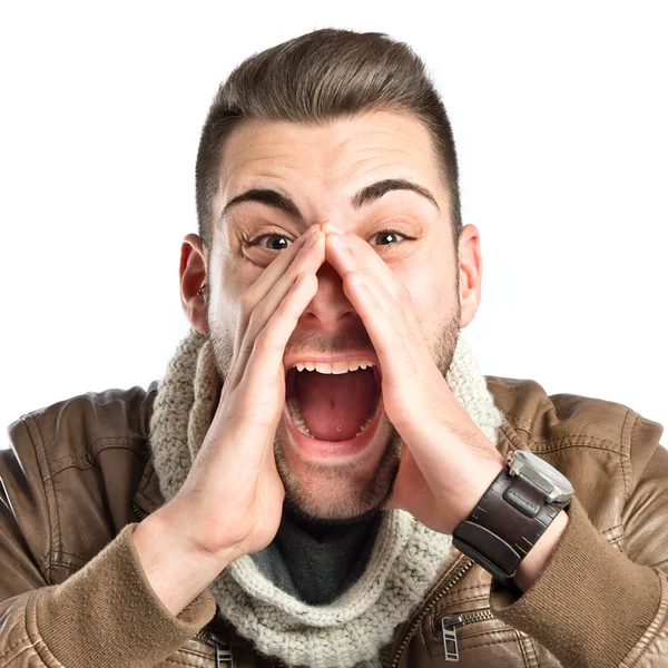 Jovem gritando sobre fundo branco isolado — Fotografia de Stock