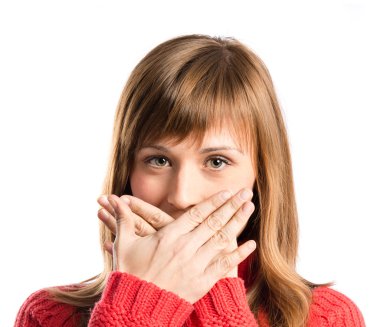 genç kız beyaz arka plan üzerinde sürpriz jest yapıyor 