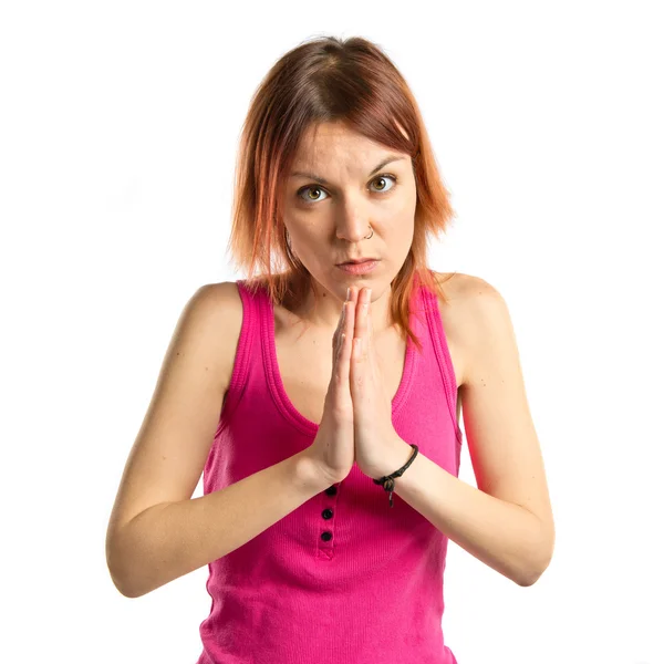 Linda joven suplicando sobre fondo blanco — Foto de Stock