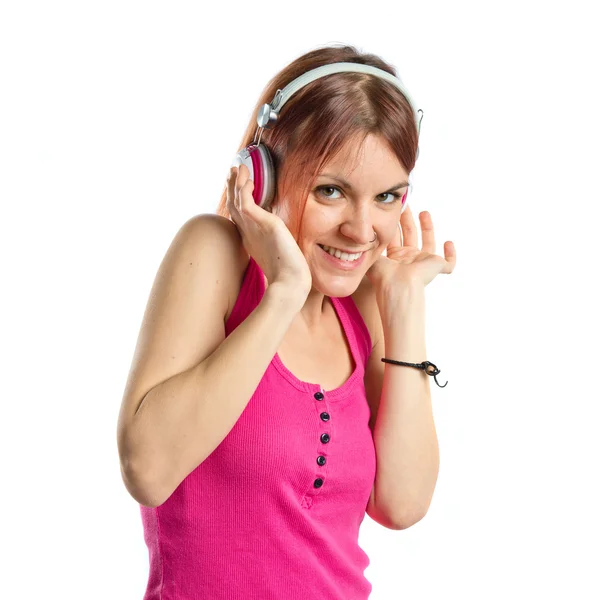 Chica joven escuchando música sobre fondo blanco —  Fotos de Stock