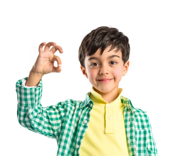 Menino fazendo um sinal OK sobre fundo branco — Fotografia de Stock