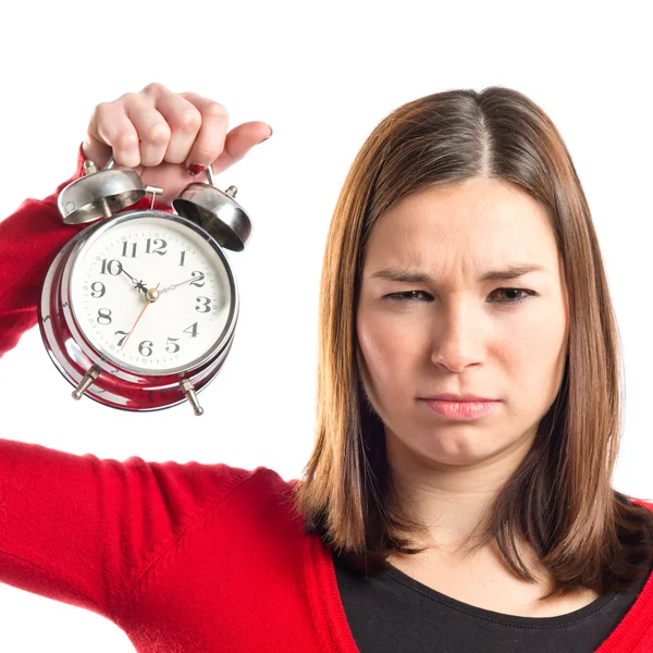 Zaskoczony młoda kobieta trzyma antyczny zegar na białym tle Telifsiz Stok Fotoğraflar