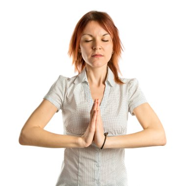 sevimli genç kız beyaz arka plan üzerinde yalvaran 