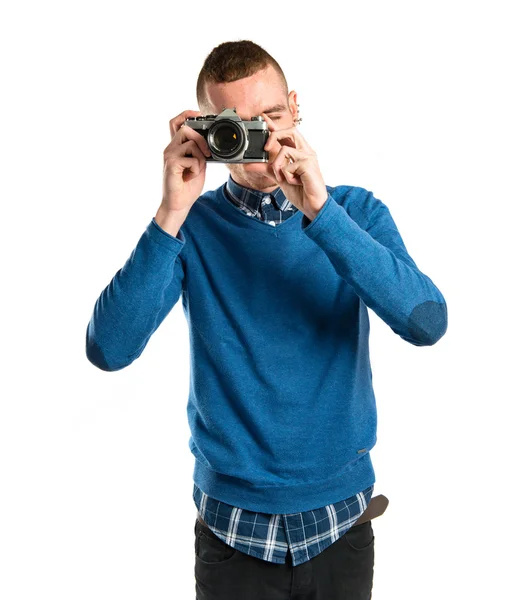 Homem fotografando sobre fundo branco — Fotografia de Stock