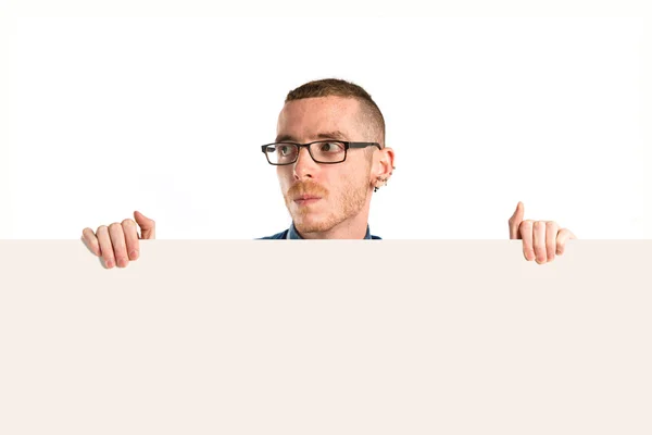 Redhead man holding an empty cardboard over white background — Stock Photo, Image