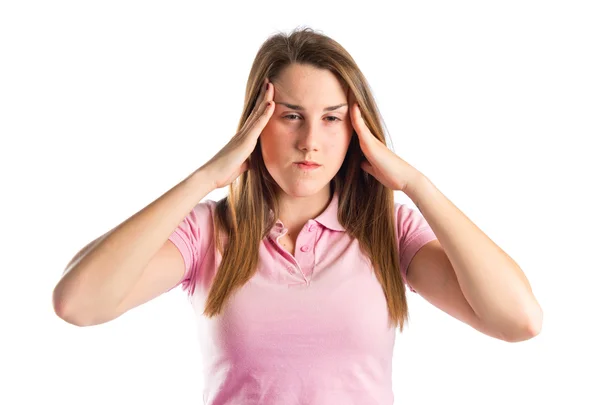 Izole beyaz arka plan üzerinde baş ağrısı ile şirin kız — Stok fotoğraf
