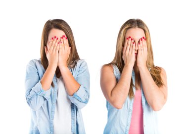 Kızlar gözleri izole beyaz zemin kaplama 