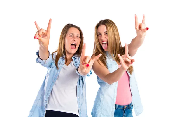 Amigos haciendo gesto de cuerno sobre fondo blanco — Foto de Stock