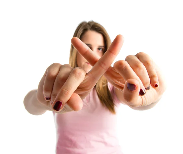 Chica rubia haciendo NO gesto sobre fondo blanco — Foto de Stock