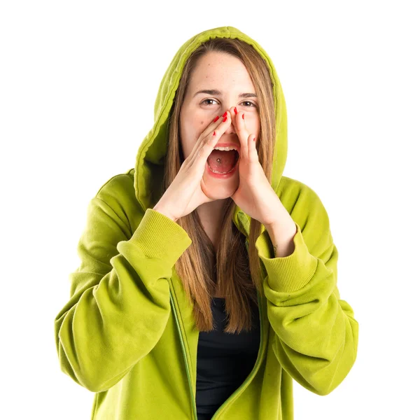 Chica joven gritando sobre el fondo blanco aislado — Foto de Stock