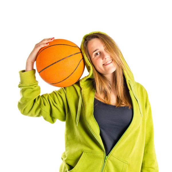 Menina loira jogando basquete sobre fundo branco Fotografia De Stock