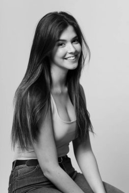 Tecrit edilmiş bir geçmişi olan Brezilyalı genç bir kız.